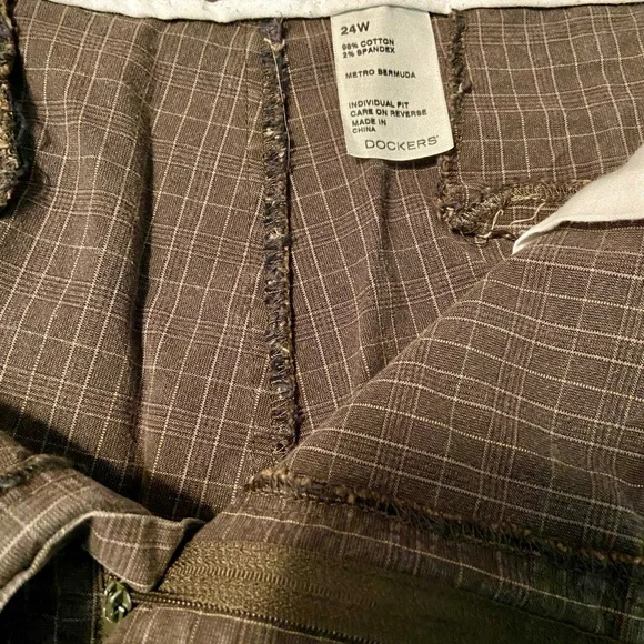 Dockers Women's Brown Checkered Shorts - Picture 4 of 6